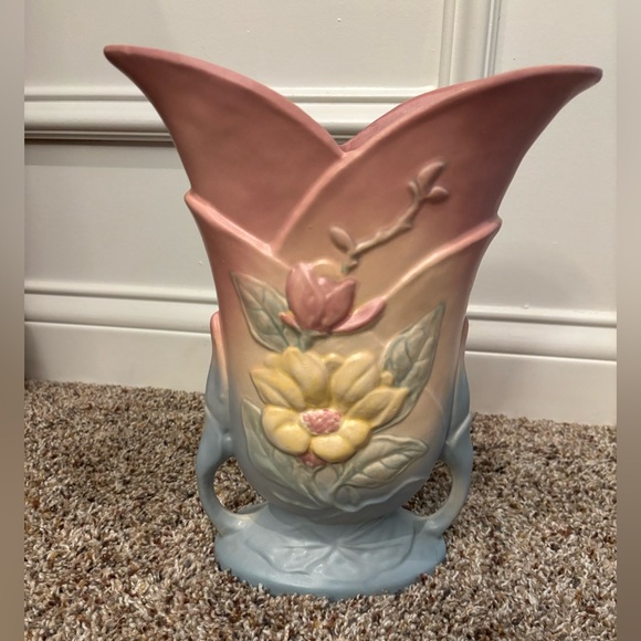 Vintage Hull Pottery Matte Finish Magnolia Vase - Picture 1 of 7